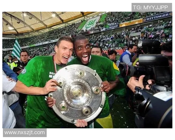 流星足球球星的崛起与挑战：从少年天才到全球足坛传奇的成长之路