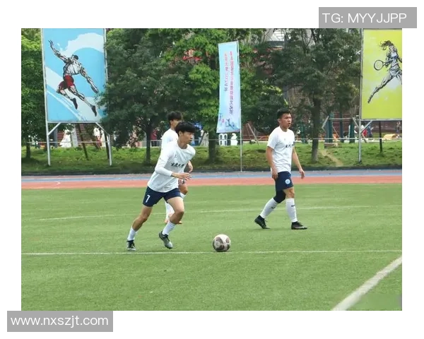 身高一米九以上的足球巨星们如何在绿茵场上展现超凡力量与技巧 身高一米九以上的足球巨星们如何在绿茵场上展现超凡力量与技巧