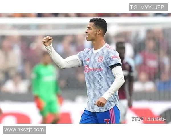 足球场上吐痰大赛 球星们的另类瞬间与场外争议