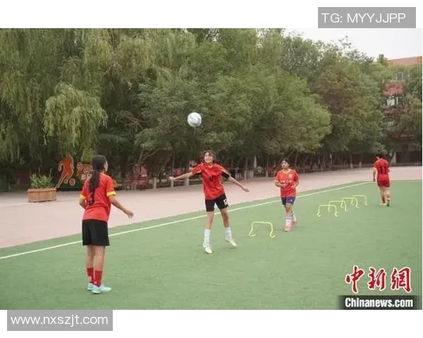 中国女孩踢足球崭露头角 逐梦绿茵场挑战世界顶级球员